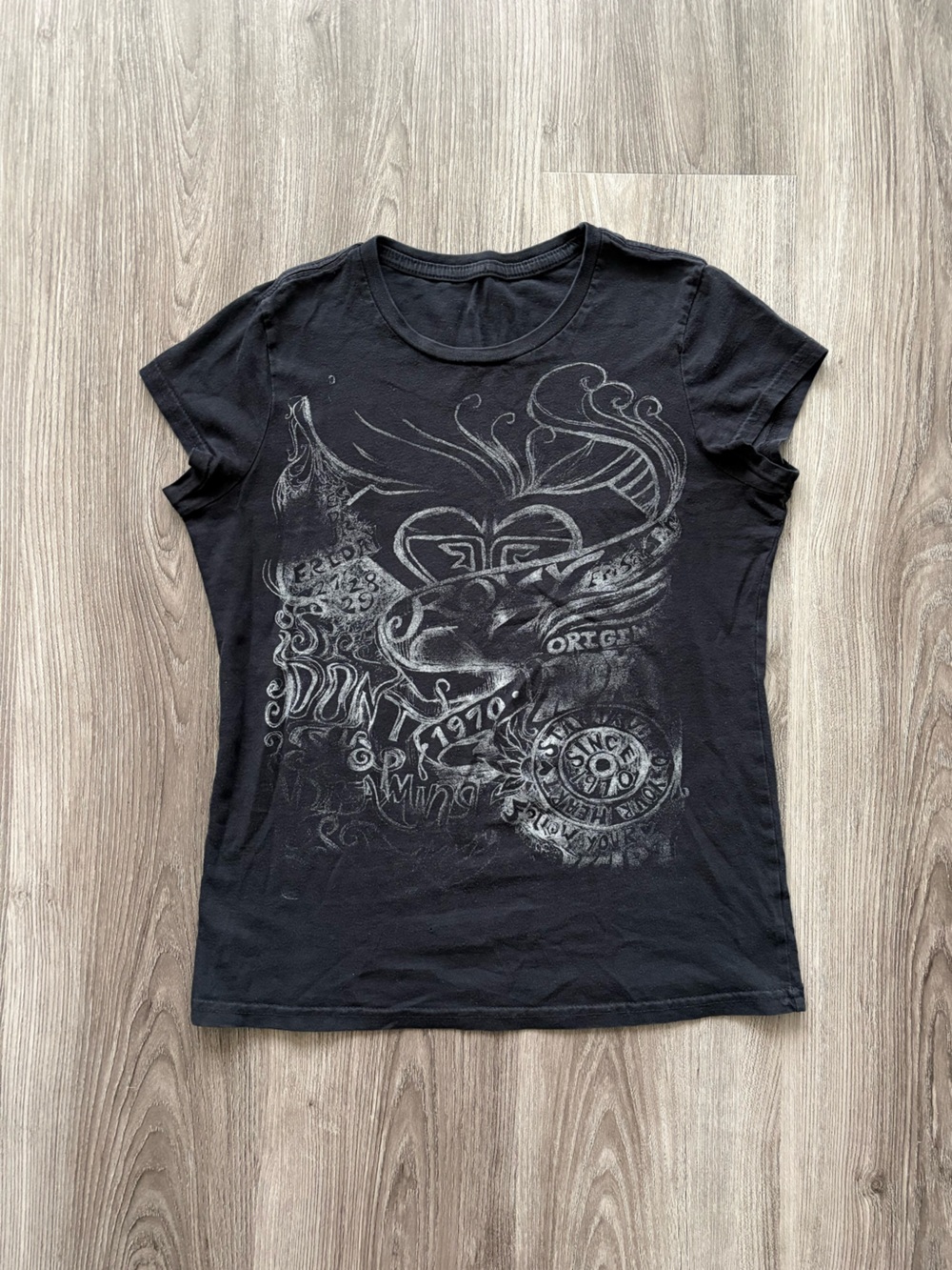 Made In USA Roxy Black Short Sleeve Graphic Tee with Gray Design